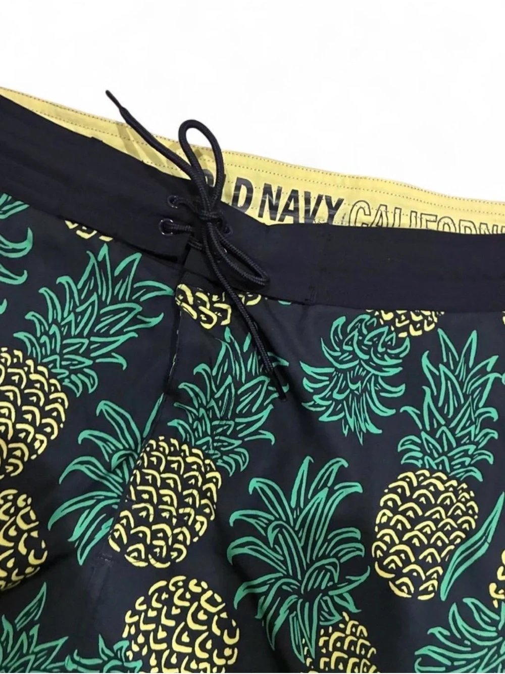 Old Navy Men’s Black Pineapple Print Swim Trunks Size XL